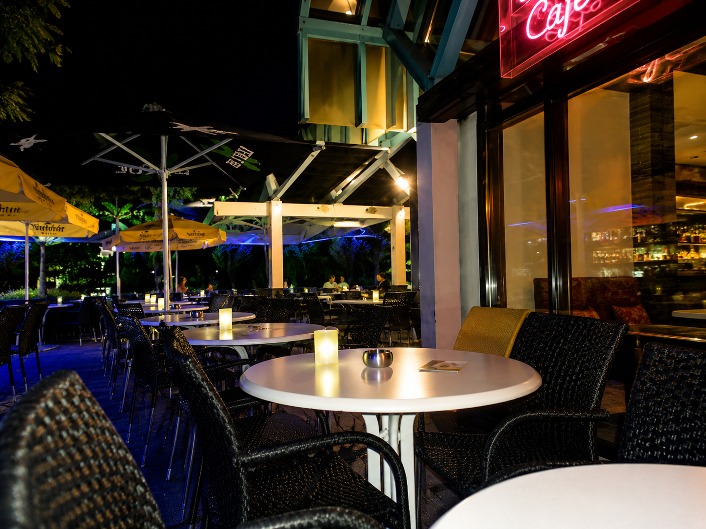 Terrasse des Café am Markt am Abend